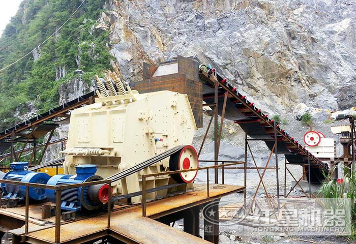 顎式破碎機+反擊式破碎機現(xiàn)場 顎式破碎機+反擊式破碎機現(xiàn)場