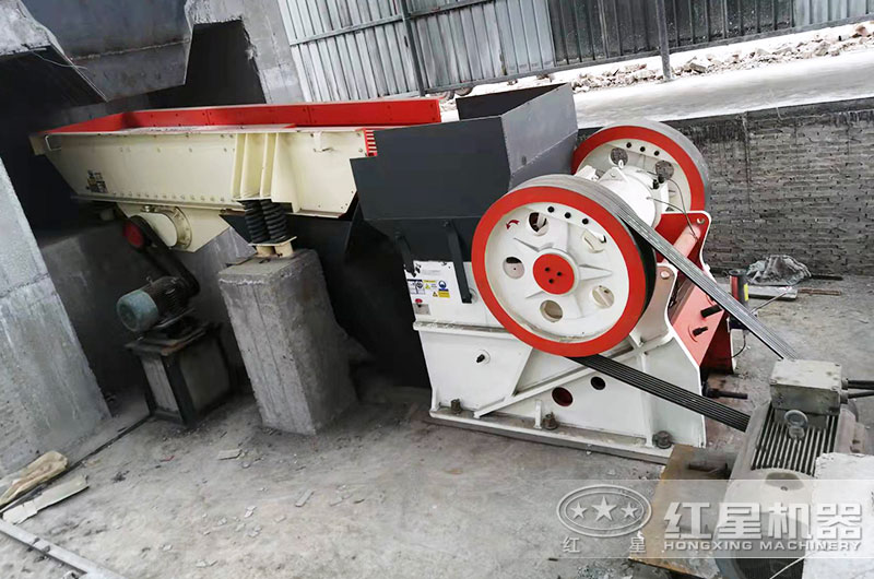 1215破碎機(jī)使用現(xiàn)場實(shí)拍 1215破碎機(jī)使用現(xiàn)場實(shí)拍