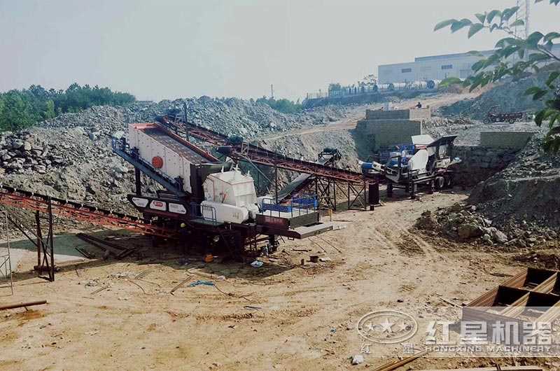 青石移動(dòng)碎石機(jī)現(xiàn)場(chǎng) 青石移動(dòng)碎石機(jī)現(xiàn)場(chǎng)