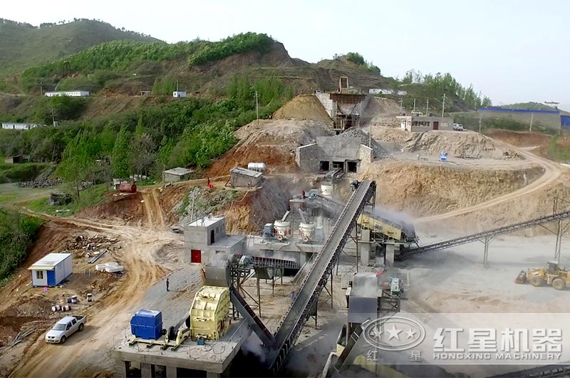 設(shè)計有處理回料流程的砂石破碎現(xiàn)場 設(shè)計有處理回料流程的砂石破碎現(xiàn)場