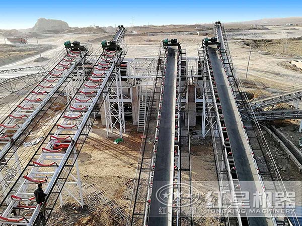 輸送機(jī)安裝、調(diào)試現(xiàn)場(chǎng)