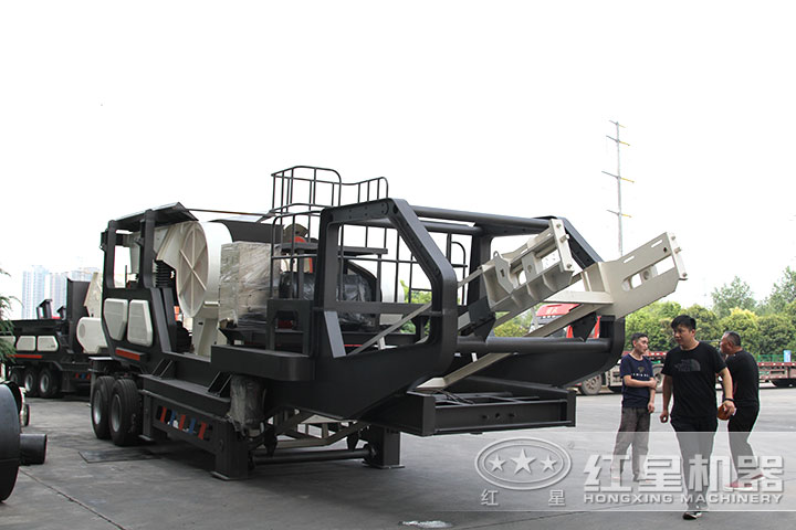 客戶就公司現(xiàn)貨進(jìn)行參觀、考察