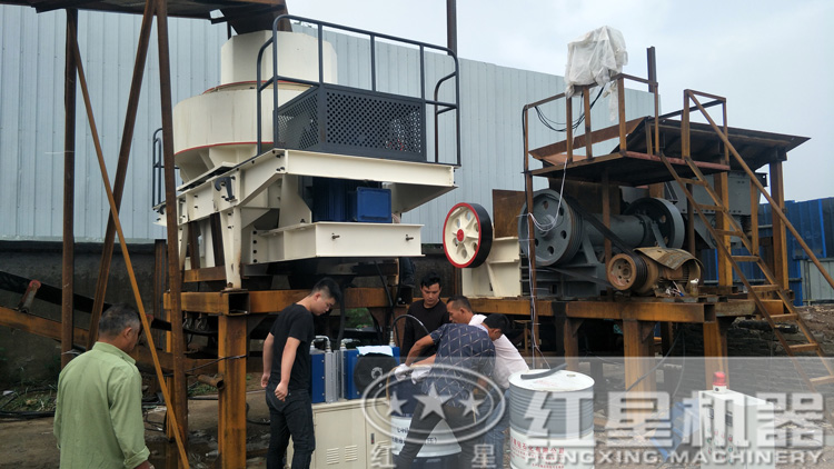 生產(chǎn)現(xiàn)場有很多，安排起來啦！