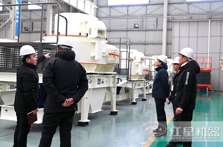 用戶來(lái)廠考察，有業(yè)務(wù)經(jīng)理現(xiàn)場(chǎng)報(bào)價(jià)