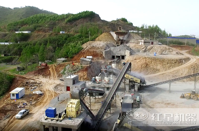 用戶石料生產現(xiàn)場，投資200萬輕松選擇多種型號設備