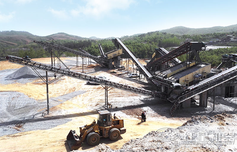 碎石機(jī)器生產(chǎn)12、13石子現(xiàn)場(chǎng)